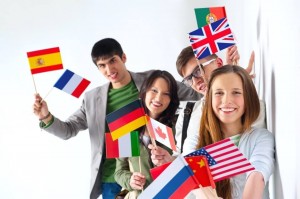 Faça um curso de inglês no exterior e use esse idioma no cotidiano, treinando-o em vários lugares e situações!